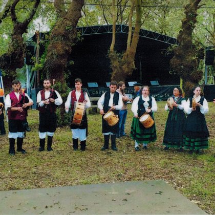 Na carballeira de Troáns