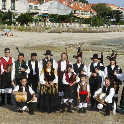 Na praia de Carril cos nosos colegas Os Xirifeiros